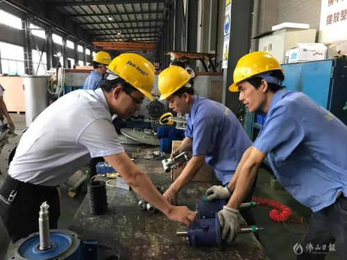 三技精机 技术引领，携手创新——技术部经理陈红军与团队共探产品研发新篇章